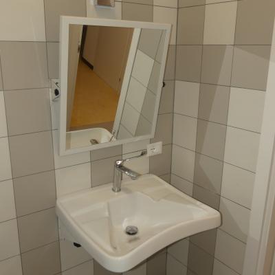 Posa lavabo con specchio